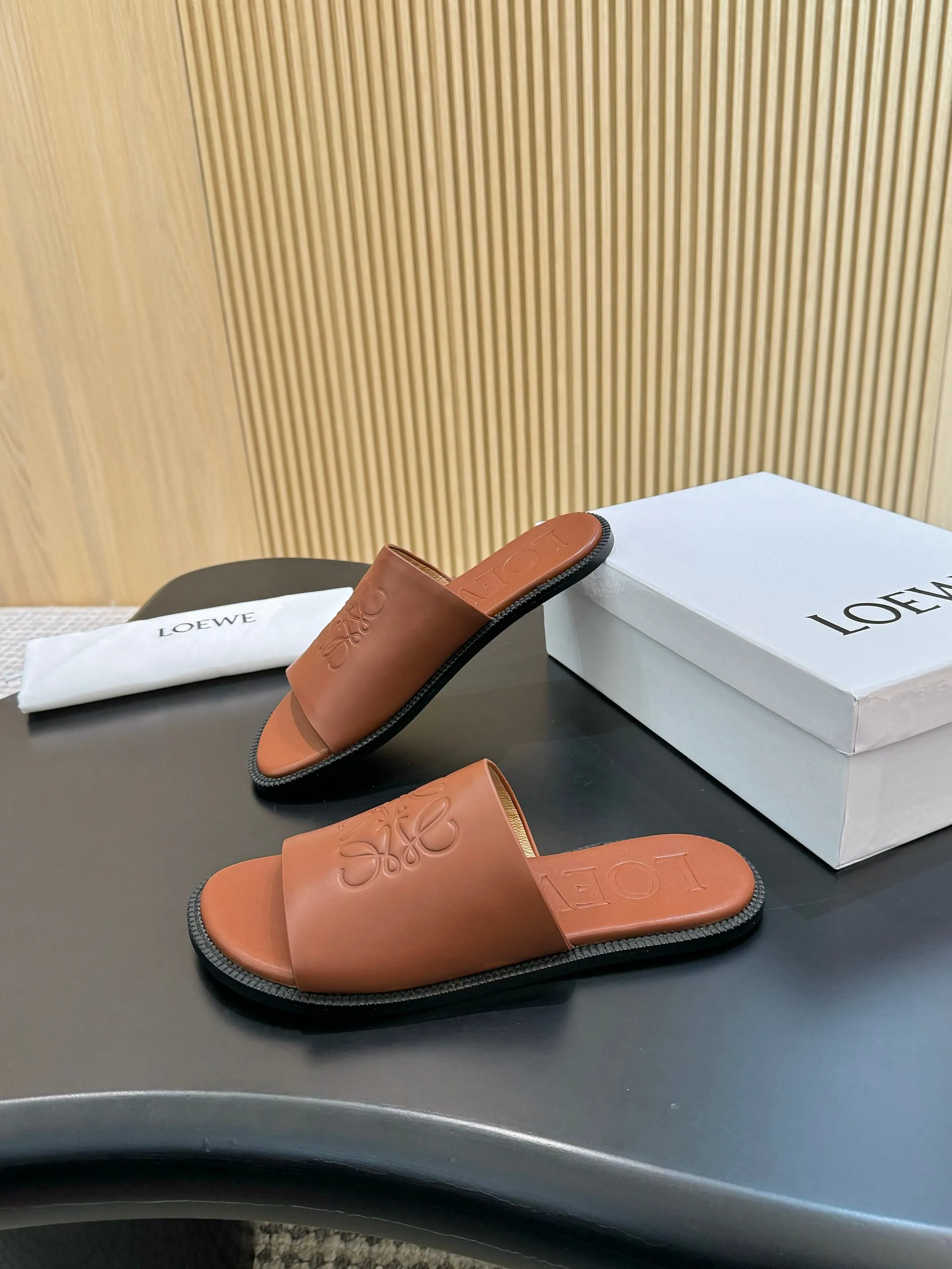 👟👟Ex-factory price 340👟👟 Genuine leather sole +40 LOEWE 25th spring and summer new style, same style for men and women, six colors to choose from. Code number:35-45